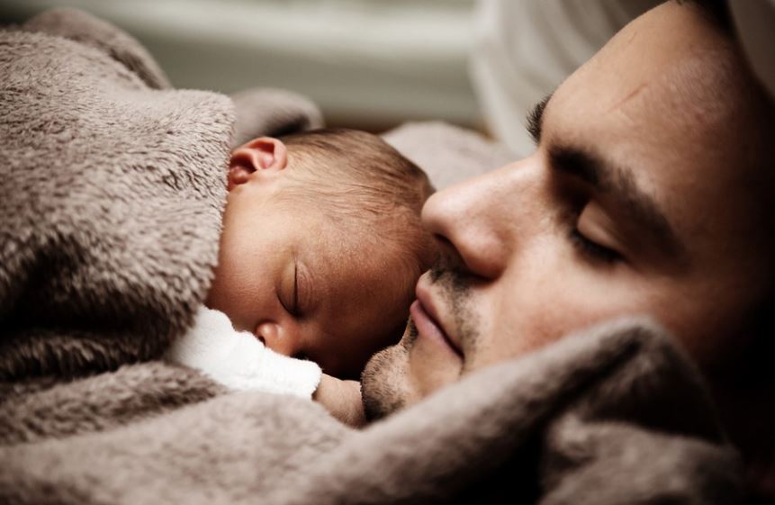 Rêver d'un nouveau-né : 8 Interprétations et Symboles