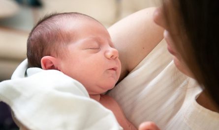 Rêver d'un nourrisson mort : 6 Interprétations et Symboles