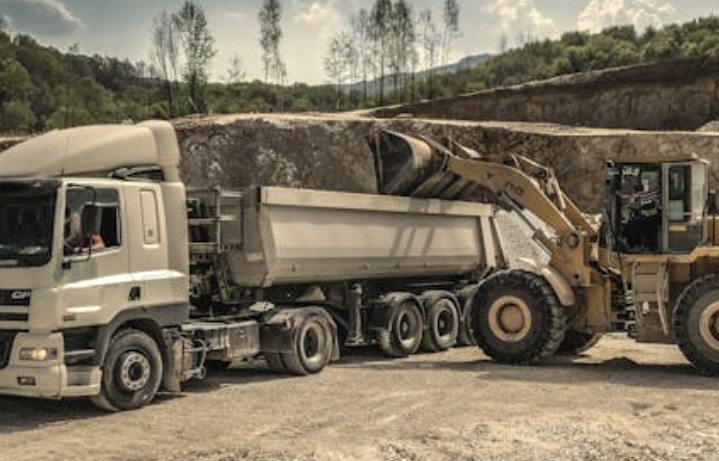 Rêver de conduire des engins lourds - 12 significations et symboles