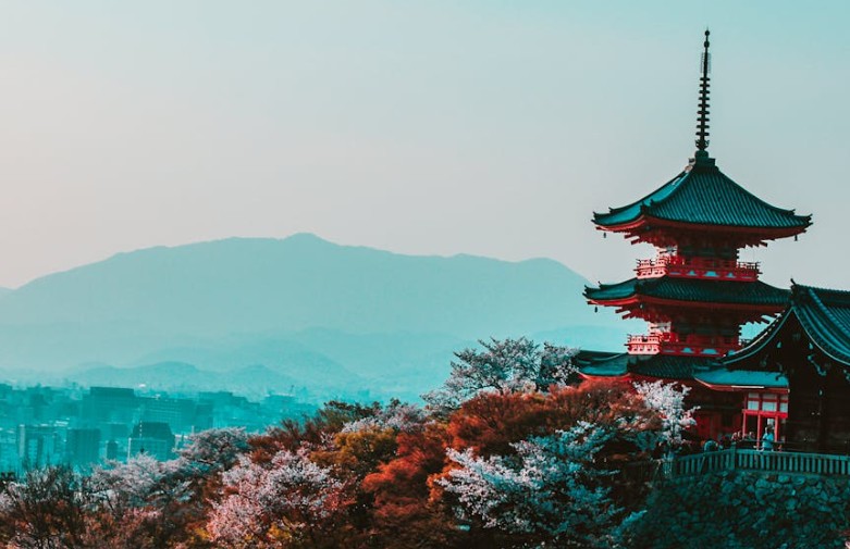 Rêver de manger dans un temple - 20 significations et symboles