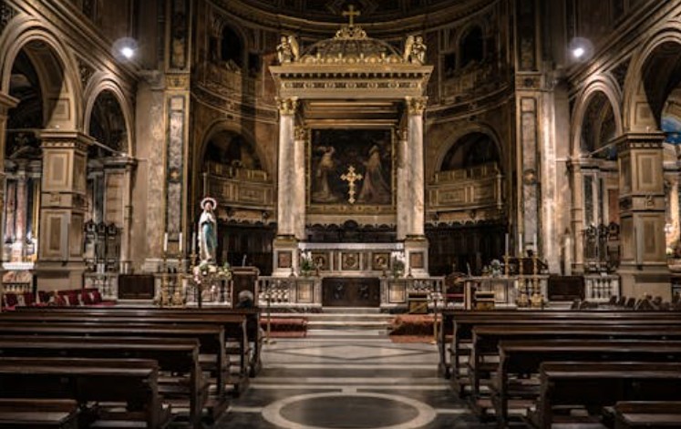 Rêver d'aller à l'église - 20 significations et symboles