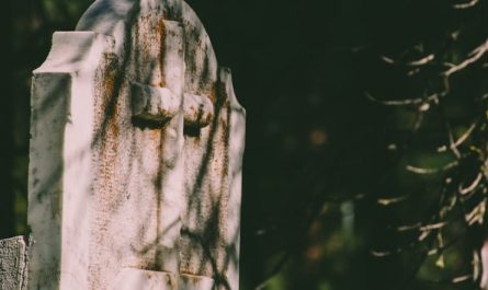 Rêver d'un inconnu mourant dans un accident – 8 significations et symboles