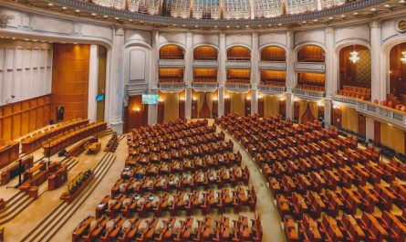 Rêver d'un ministre - 8 significations et symboles