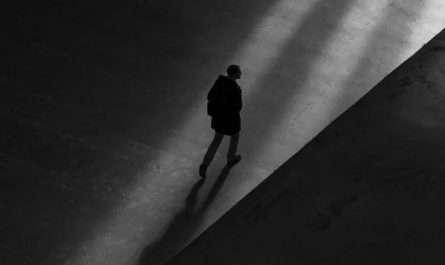 Rêver de la mort d'un ami - 9 significations et symboles