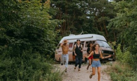 Rêver de la mort d'un ami dans un accident de voiture : 9 significations et symboles