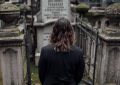 Rêver de la mort d'un ami - 9 significations et symboles