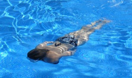 Rêver de la noyade d'un ami : 8 significations et symboles