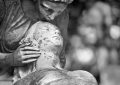 Rêver de la mort de sa petite amie : 19 significations et symboles