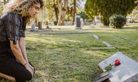 Rêver de la mort de son petit ami - 19 significations et symboles