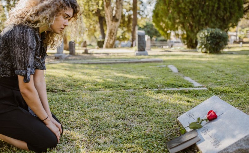Rêver de la mort de son petit ami - 19 significations et symboles