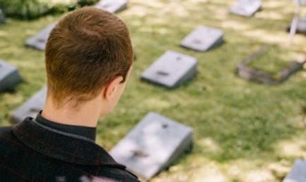 Rêver de la mort d'un proche - 29 significations et symboles