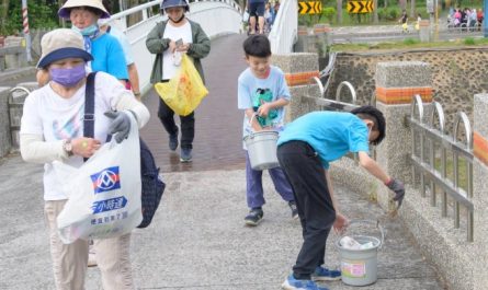 Rêver de ramasser des déchets : 17 Significations et Symbolismes
