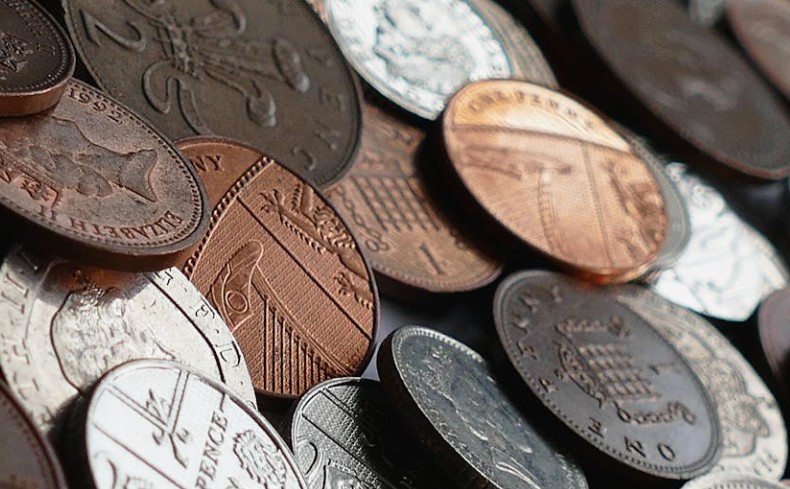 Rêver de pièces de monnaie : 25 Significations et Symbolismes