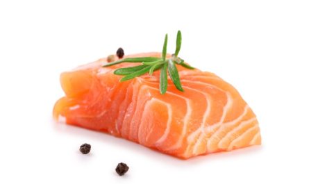 Rêver de manger du saumon : 17 Significations et Symbolismes