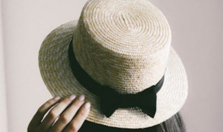 Rêver de porter un chapeau : 17 Significations et Symbolismes