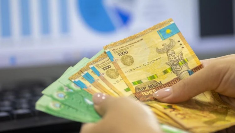 Rêver de trouver de l'argent : 15 Significations et Symbolismes