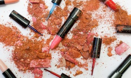 Rêver de produits cosmétiques : 16 Significations et Symbolismes