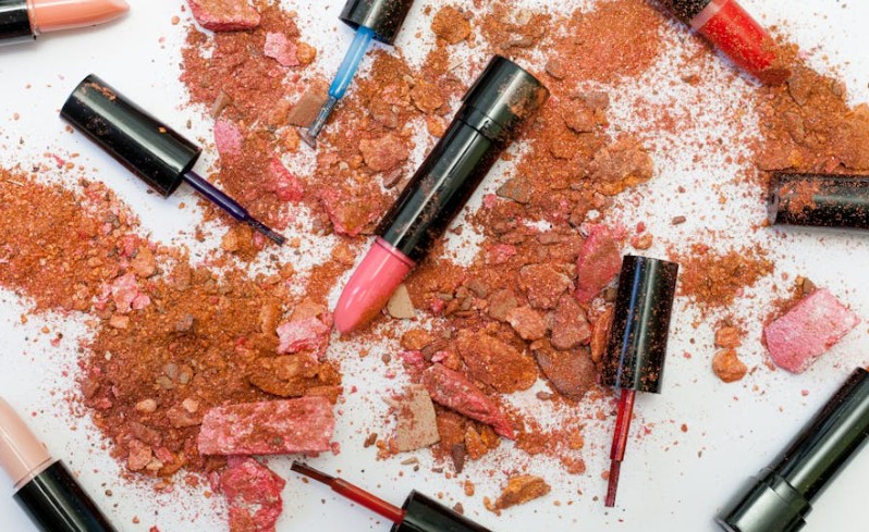 Rêver de produits cosmétiques : 16 Significations et Symbolismes