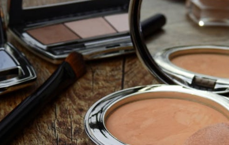 Rêver d'acheter des produits de beauté : 17 Significations et Symbolismes