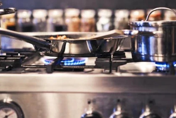 Rêver d'une cuisinière à gaz : 15 Significations et Symbolismes