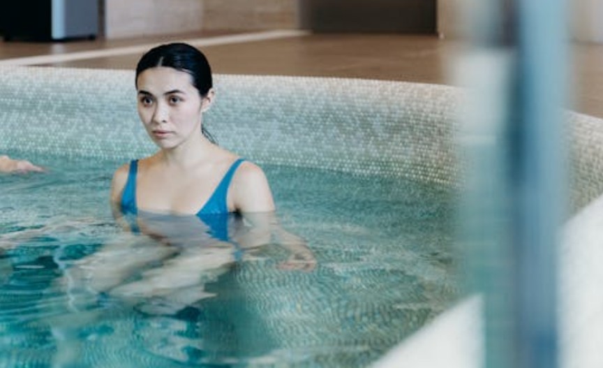 Rêver d'un établissement de bains : 15 Significations et Symbolismes